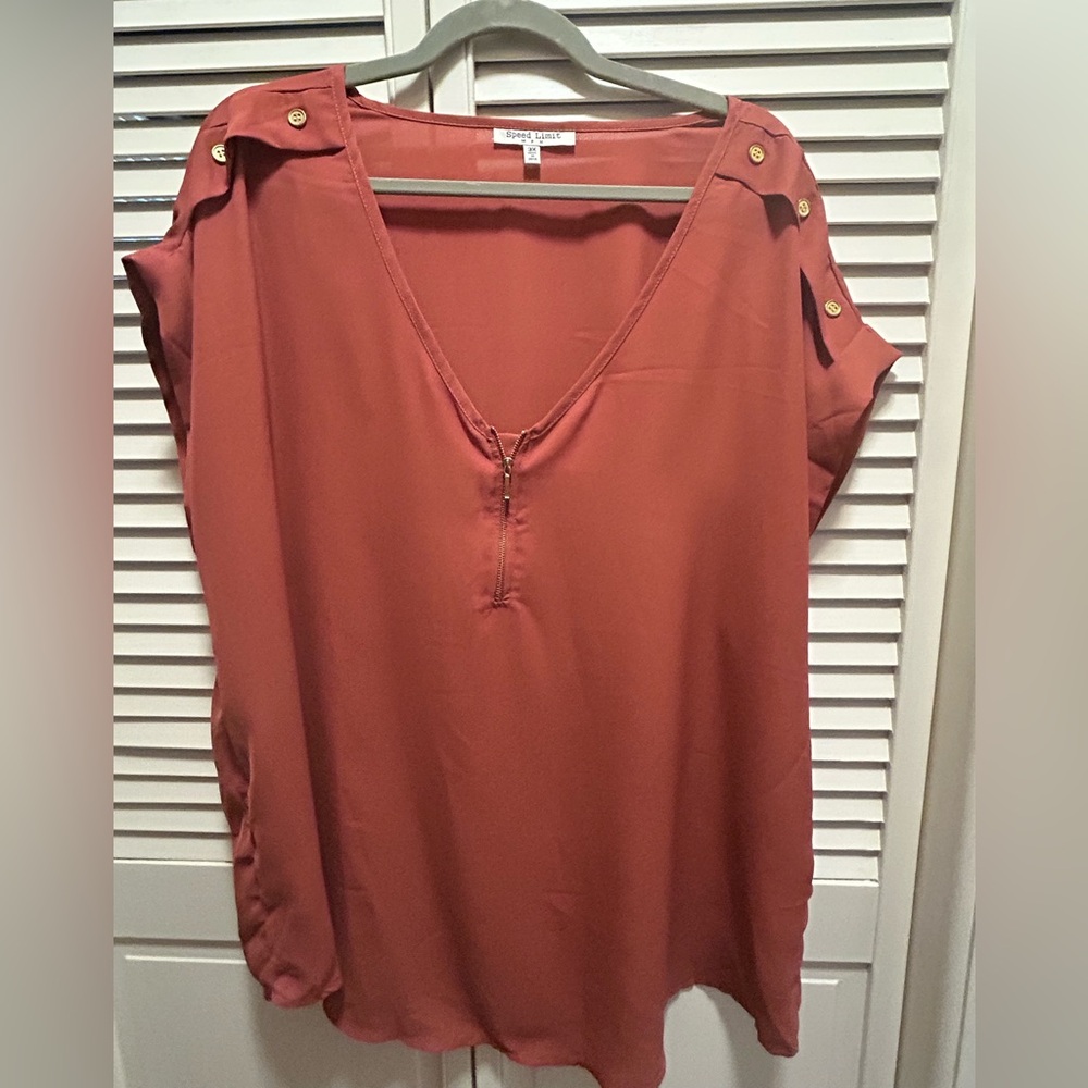 Women's Rust Top with Button Detail, 3x, NWOT